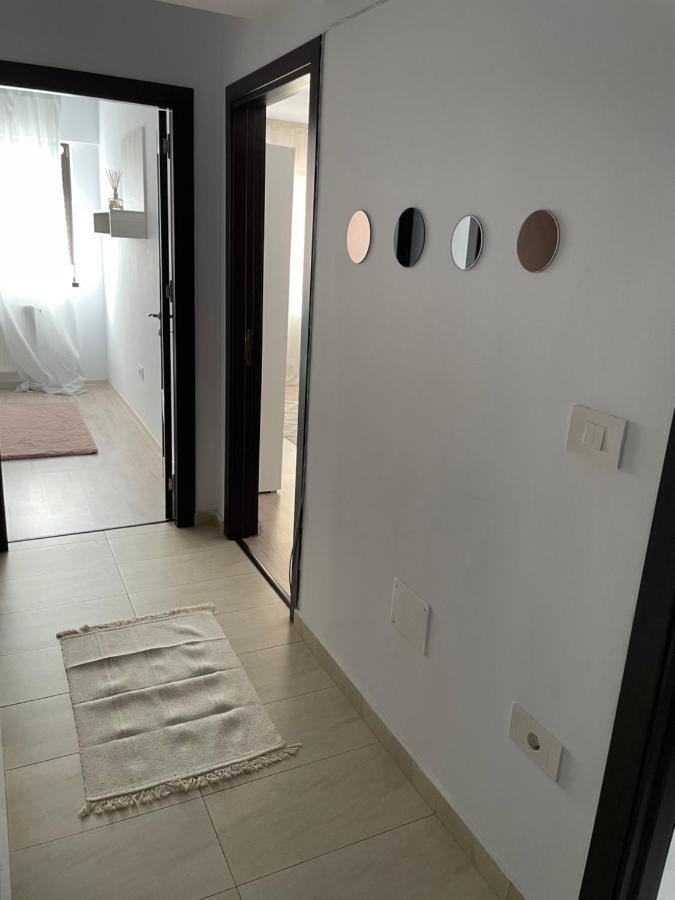 The Mirror - Quiet & Friendly Place In Copou Apartment Iasi Exterior photo