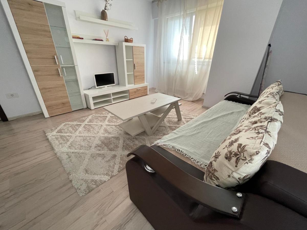 The Mirror - Quiet & Friendly Place In Copou Apartment Iasi Exterior photo